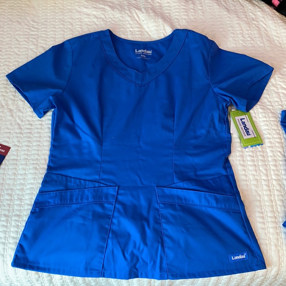 Women’s scrubs new!